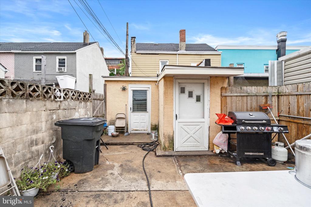 12 MOTT STREET