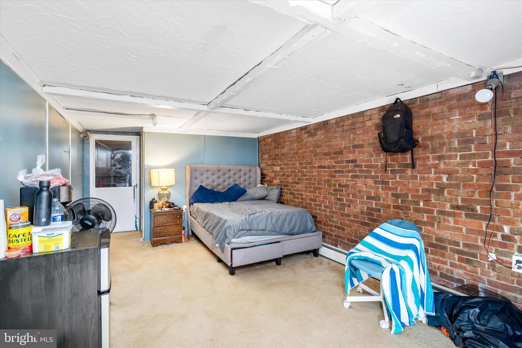 12 MOTT STREET