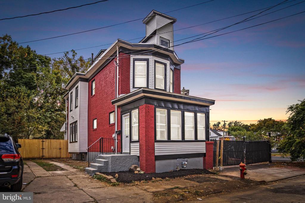 22 LASALLE AVENUE