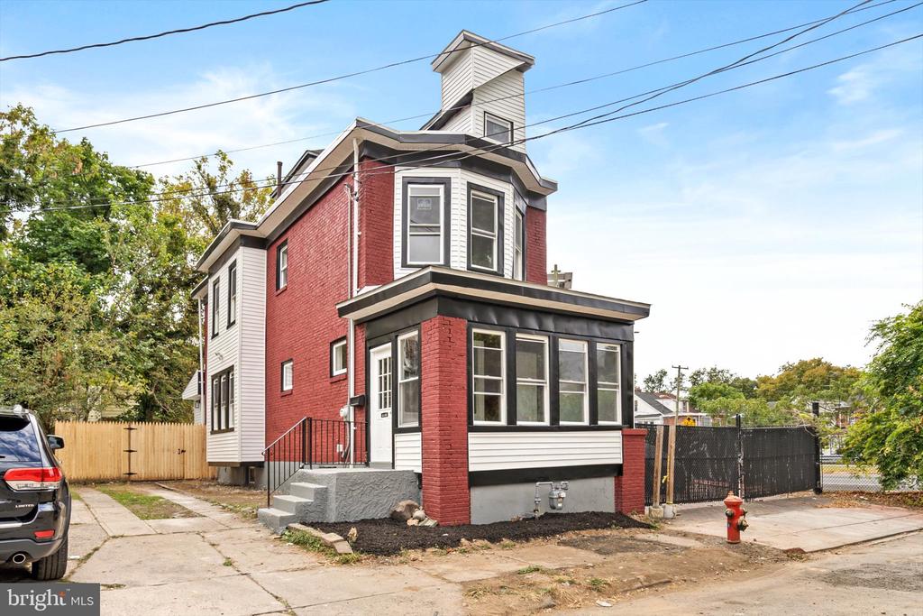 22 LASALLE AVENUE