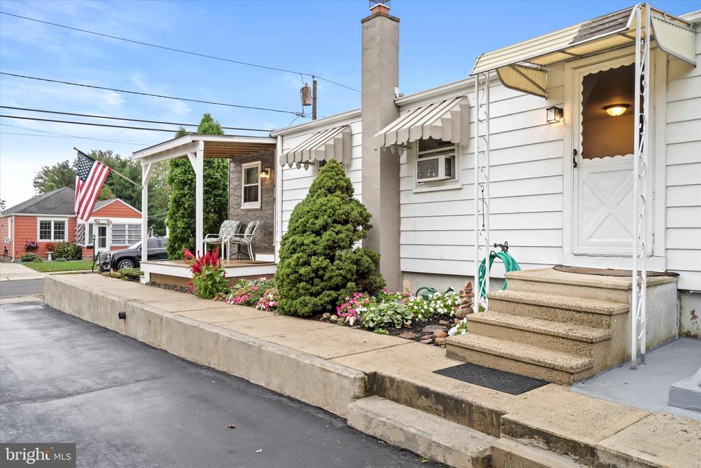 84 PHILLIPS AVENUE