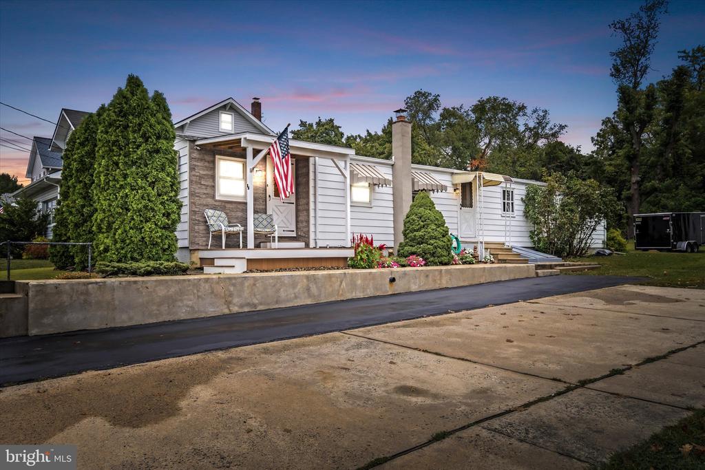 84 PHILLIPS AVENUE