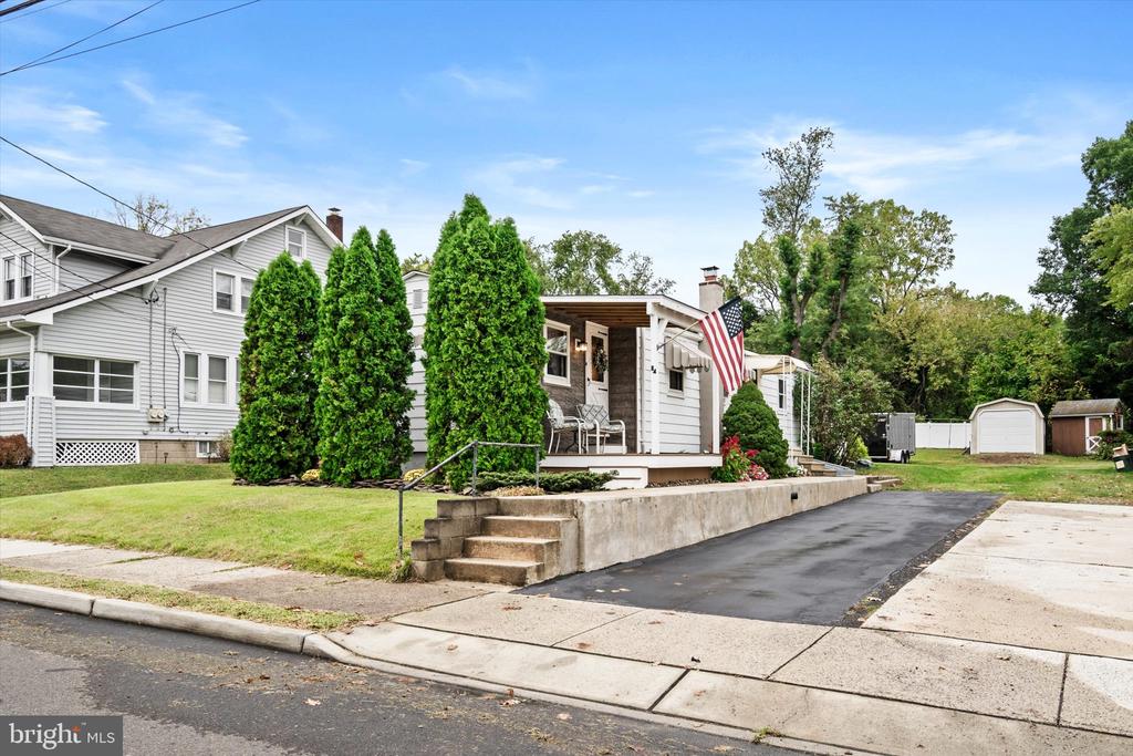 84 PHILLIPS AVENUE