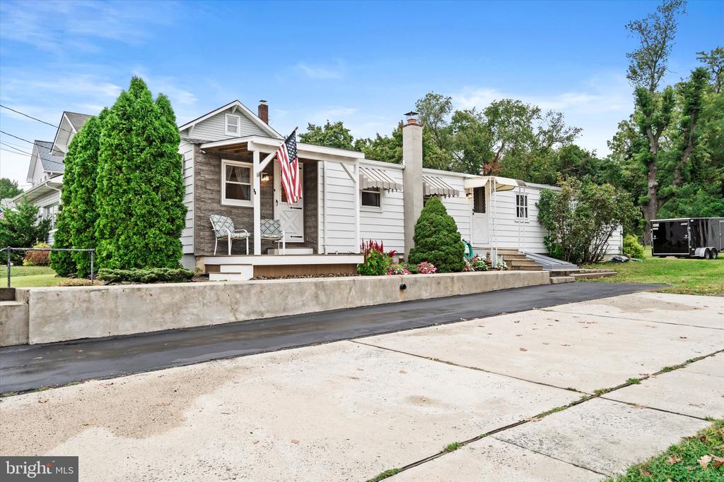 84 PHILLIPS AVENUE