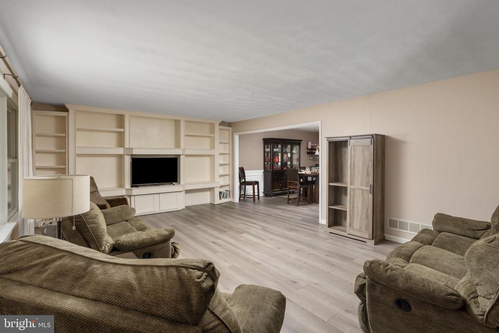 53 RAY DWIER DRIVE
