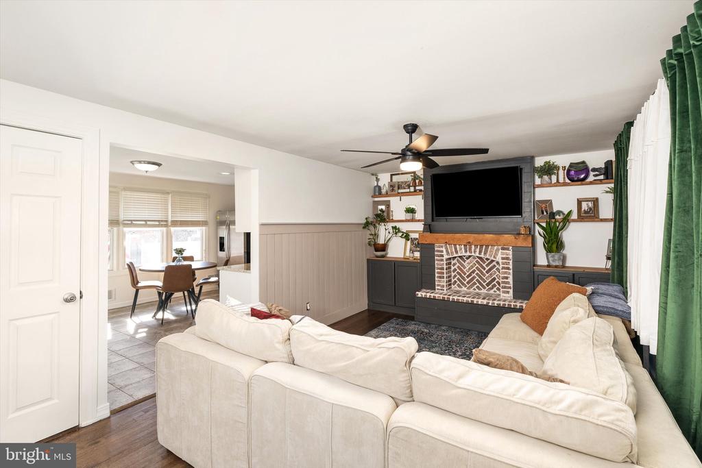 8 ROSLYN ROAD