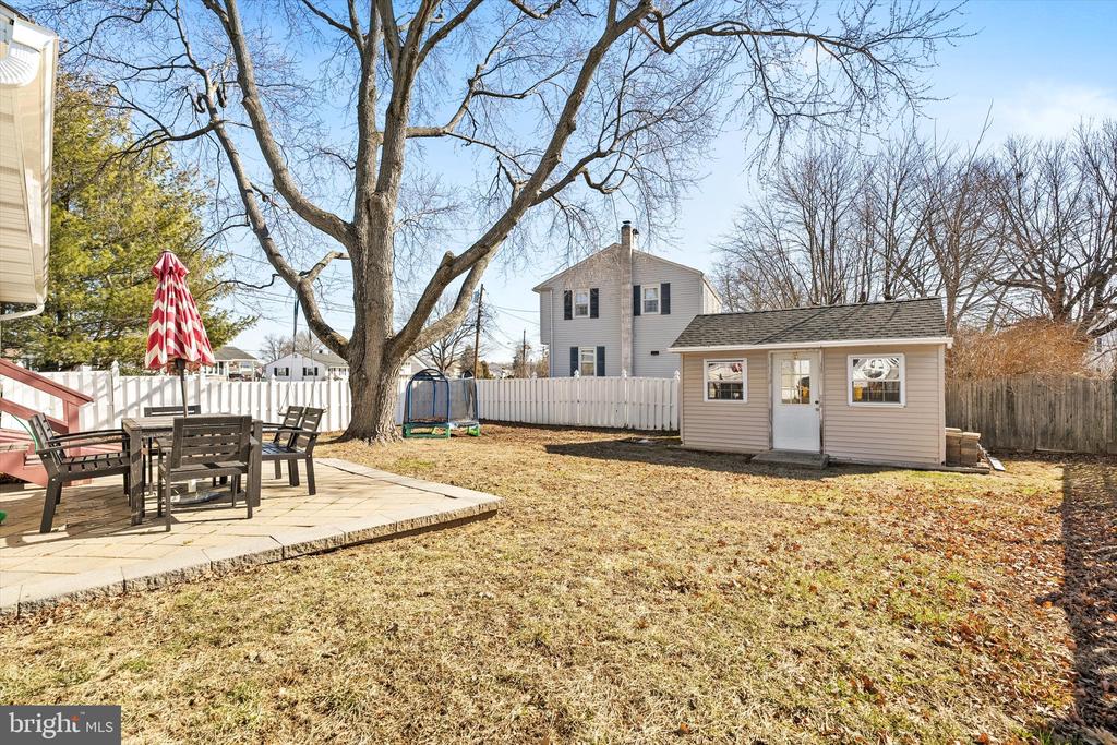 8 ROSLYN ROAD