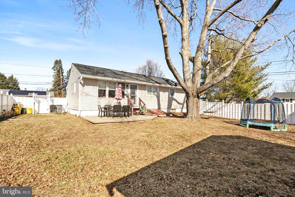 8 ROSLYN ROAD