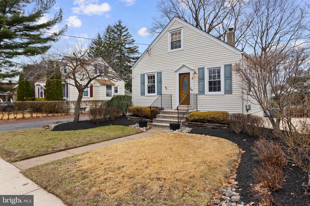 4 LORRAINE DRIVE