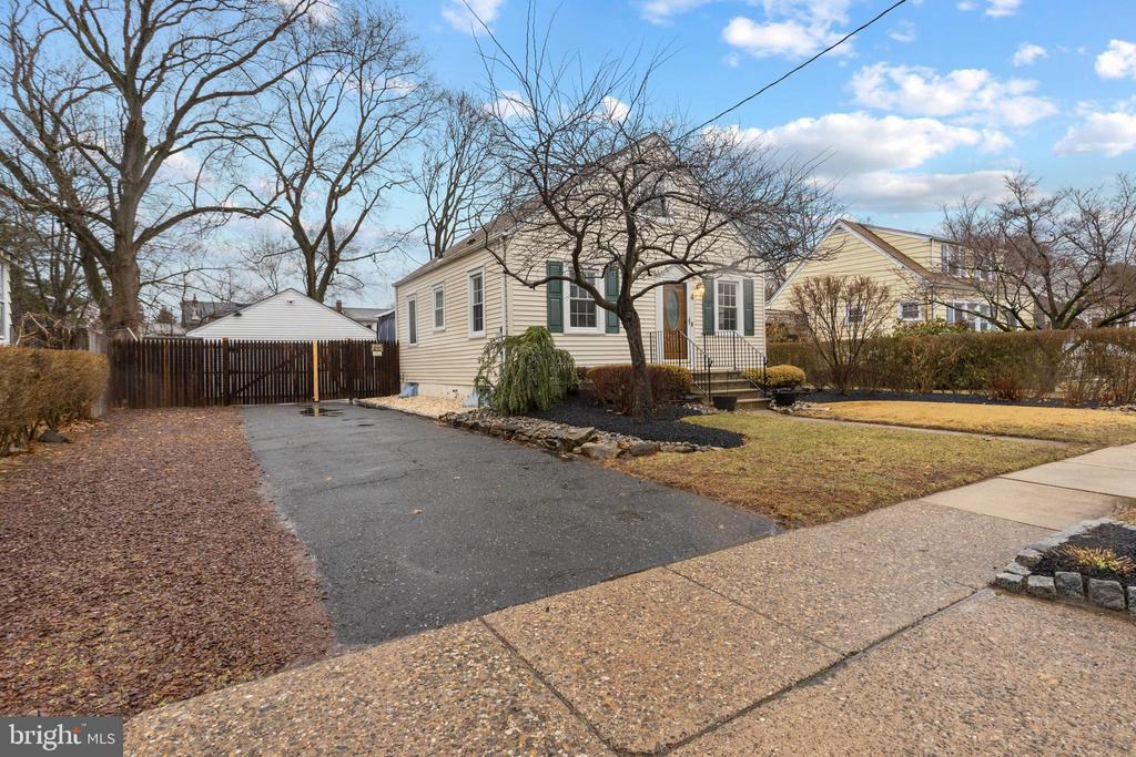 4 LORRAINE DRIVE
