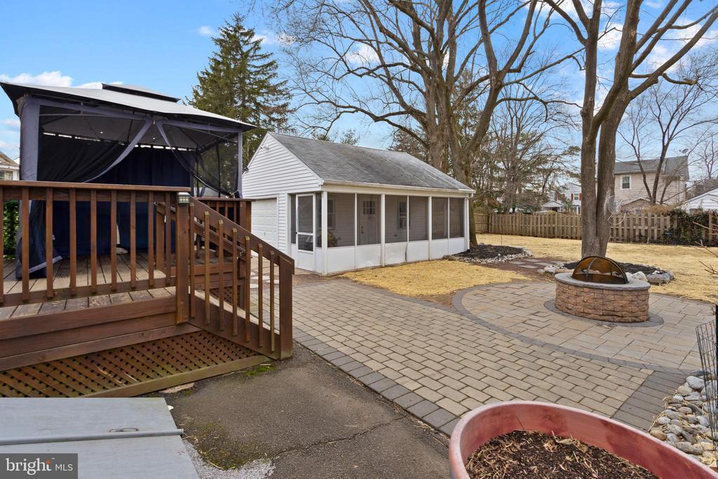 4 LORRAINE DRIVE