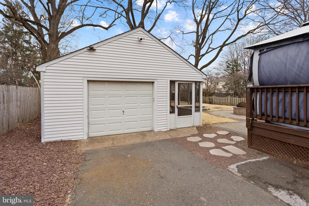 4 LORRAINE DRIVE