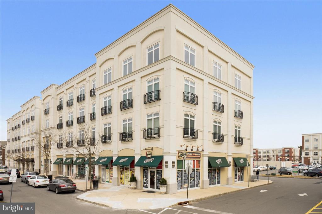 2 N COMMERCE SQUARE Unit: 210