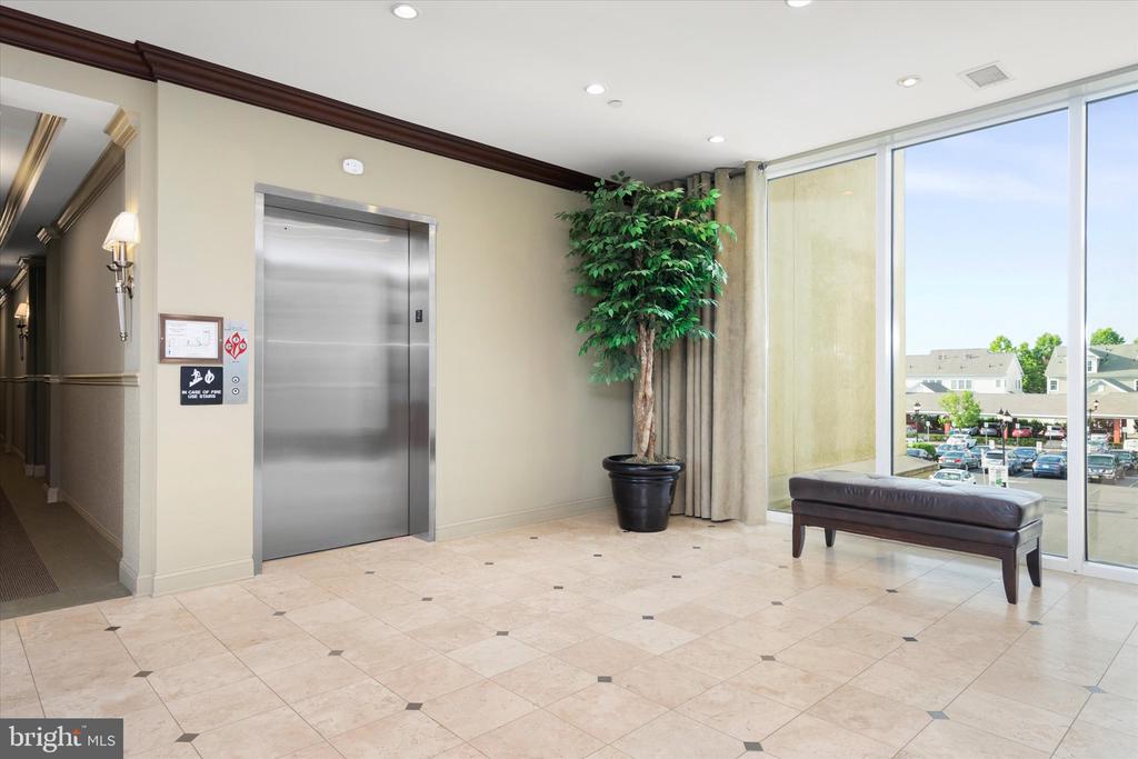 2 N COMMERCE SQUARE Unit: 210