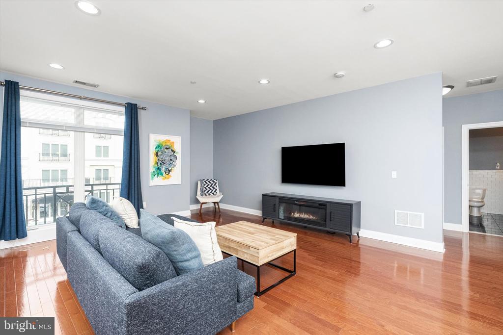 2 N COMMERCE SQUARE Unit: 210