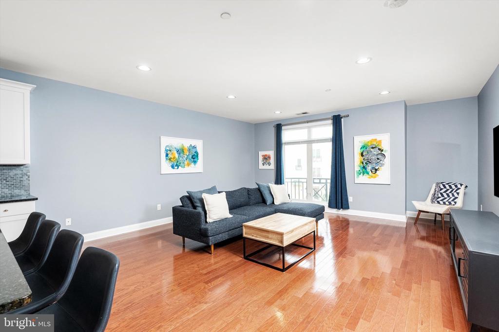 2 N COMMERCE SQUARE Unit: 210