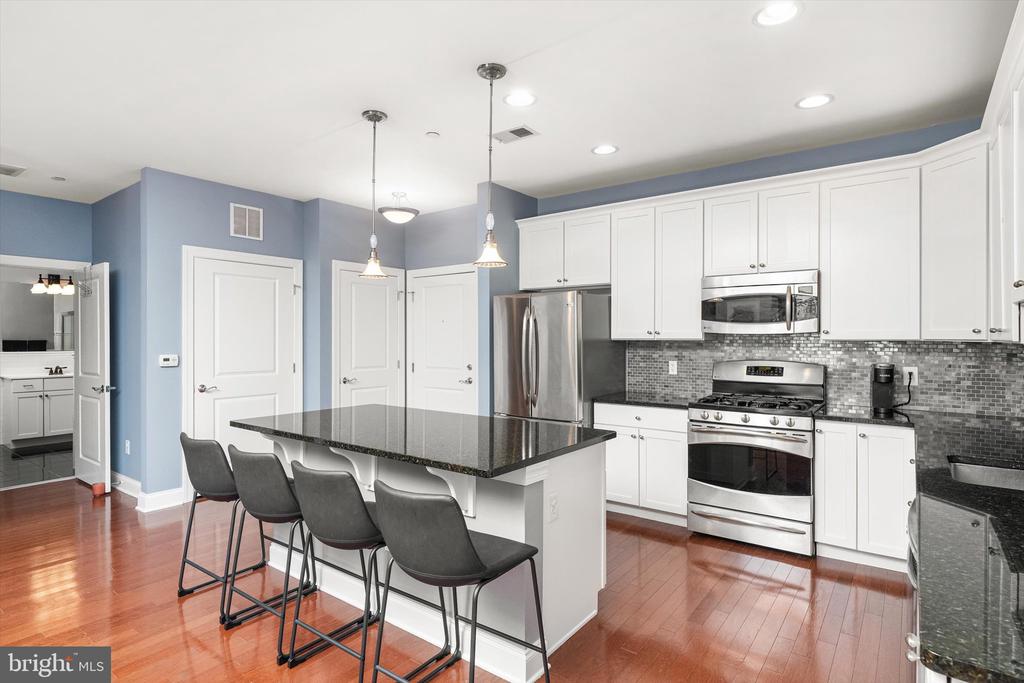 2 N COMMERCE SQUARE Unit: 210
