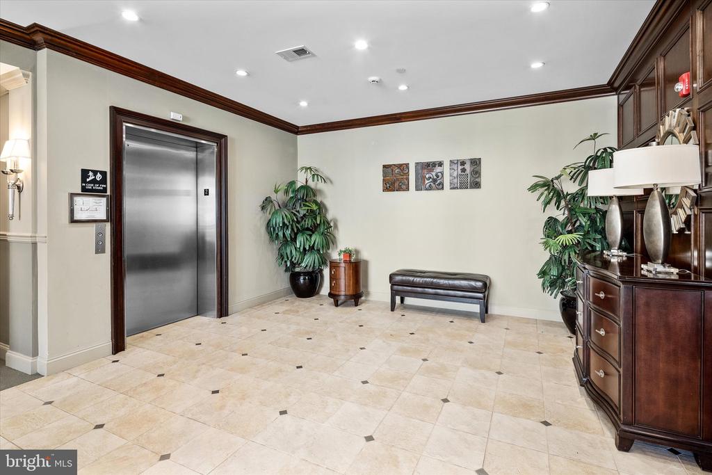 2 N COMMERCE SQUARE Unit: 210