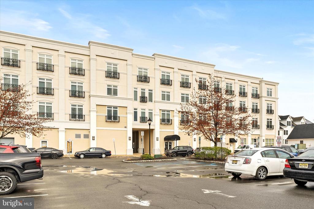 2 N COMMERCE SQUARE Unit: 210