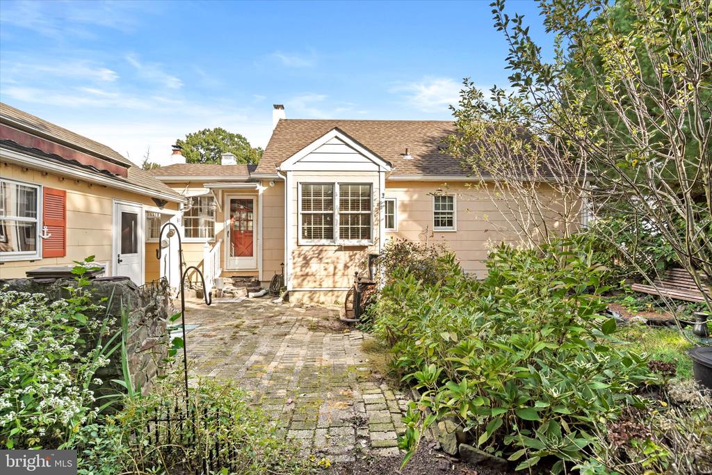 41 COLLINS ROAD