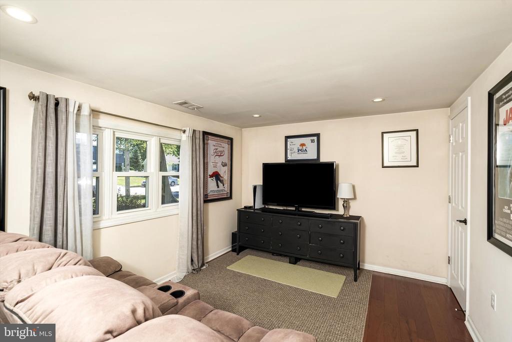44 LIVINGSTON DRIVE