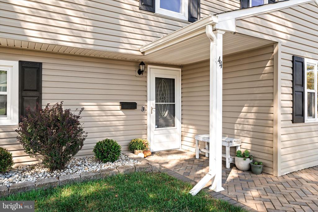 44 LIVINGSTON DRIVE