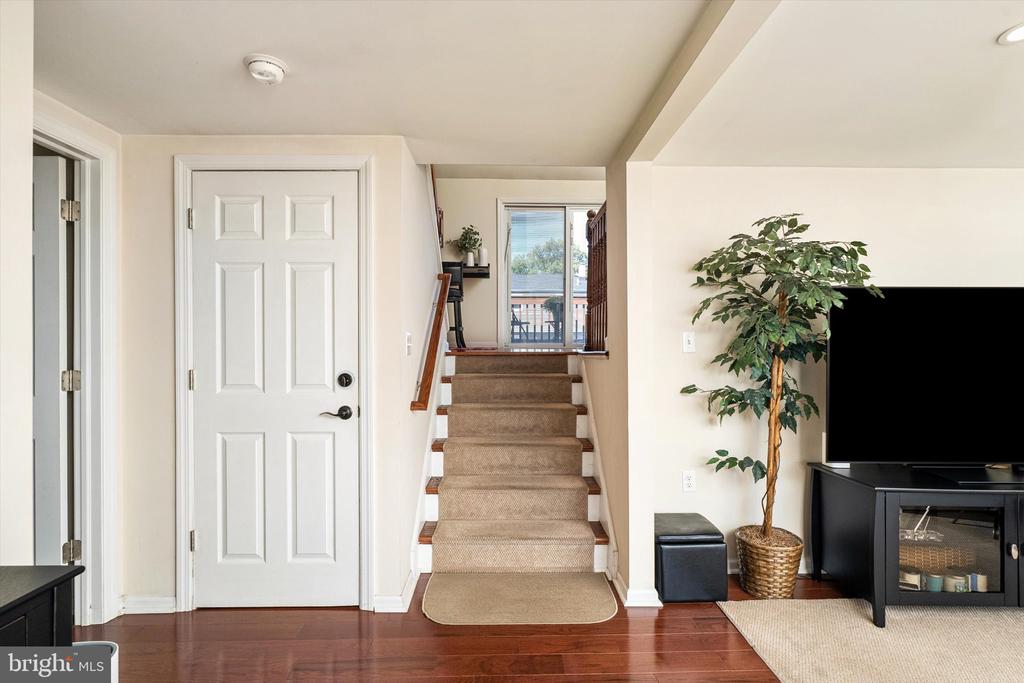 44 LIVINGSTON DRIVE