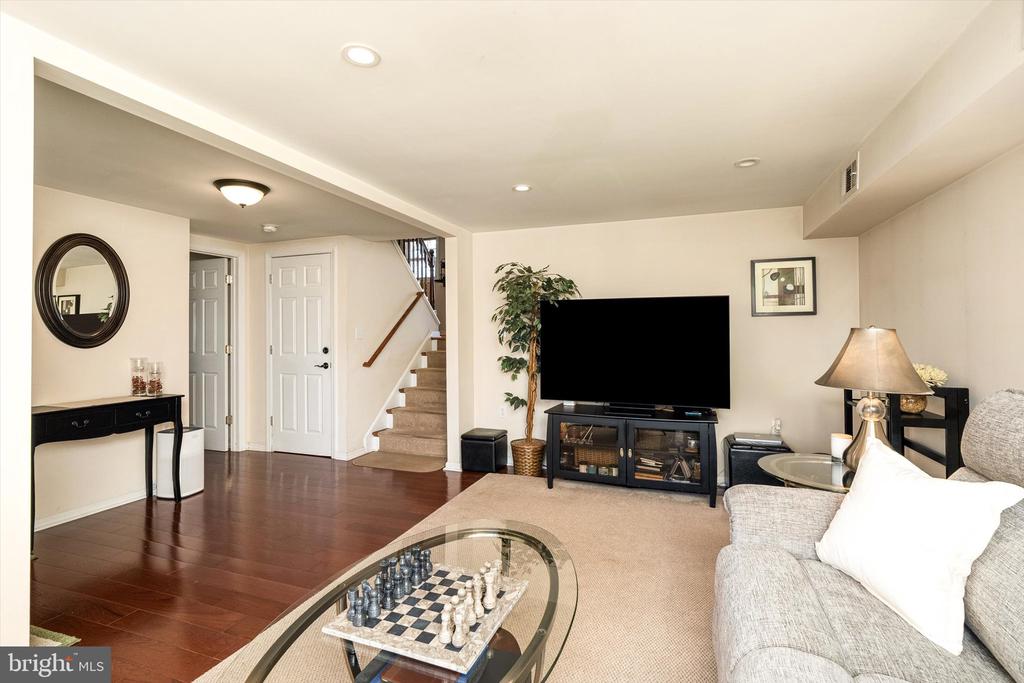 44 LIVINGSTON DRIVE