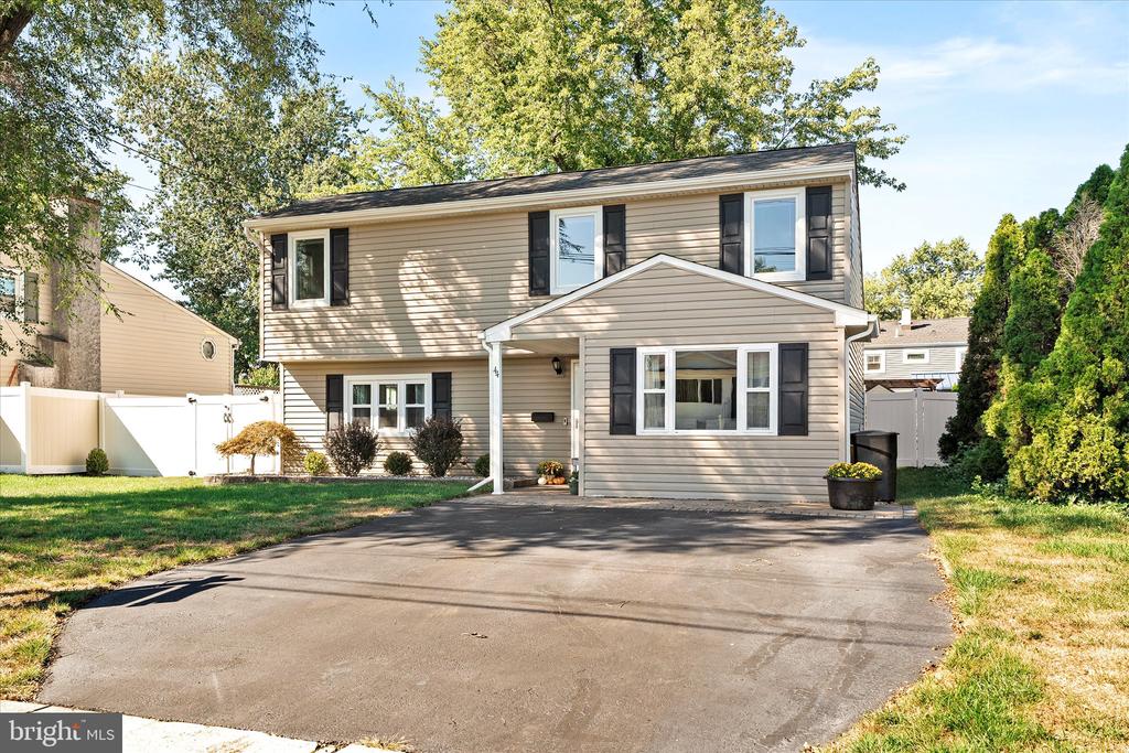 44 LIVINGSTON DRIVE