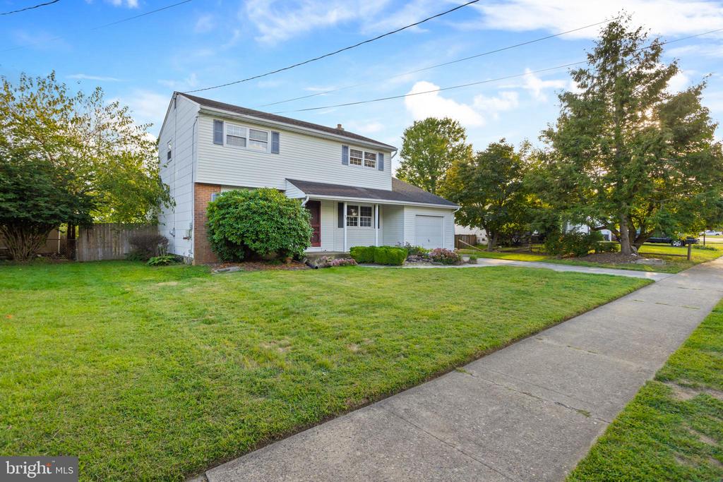 25 WALT WHITMAN WAY