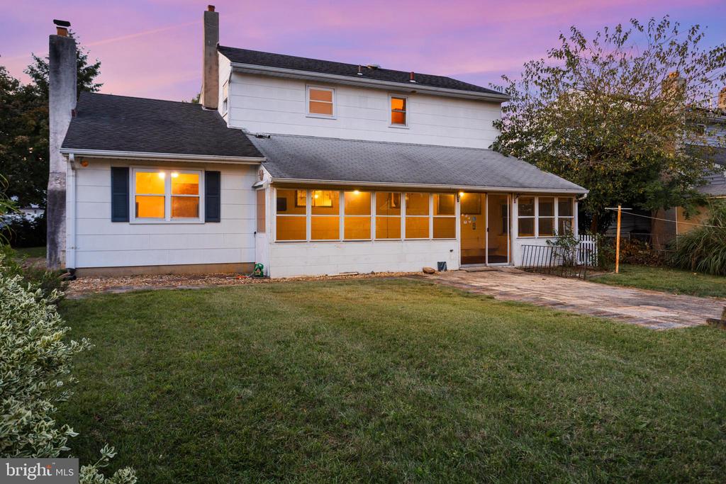 25 WALT WHITMAN WAY