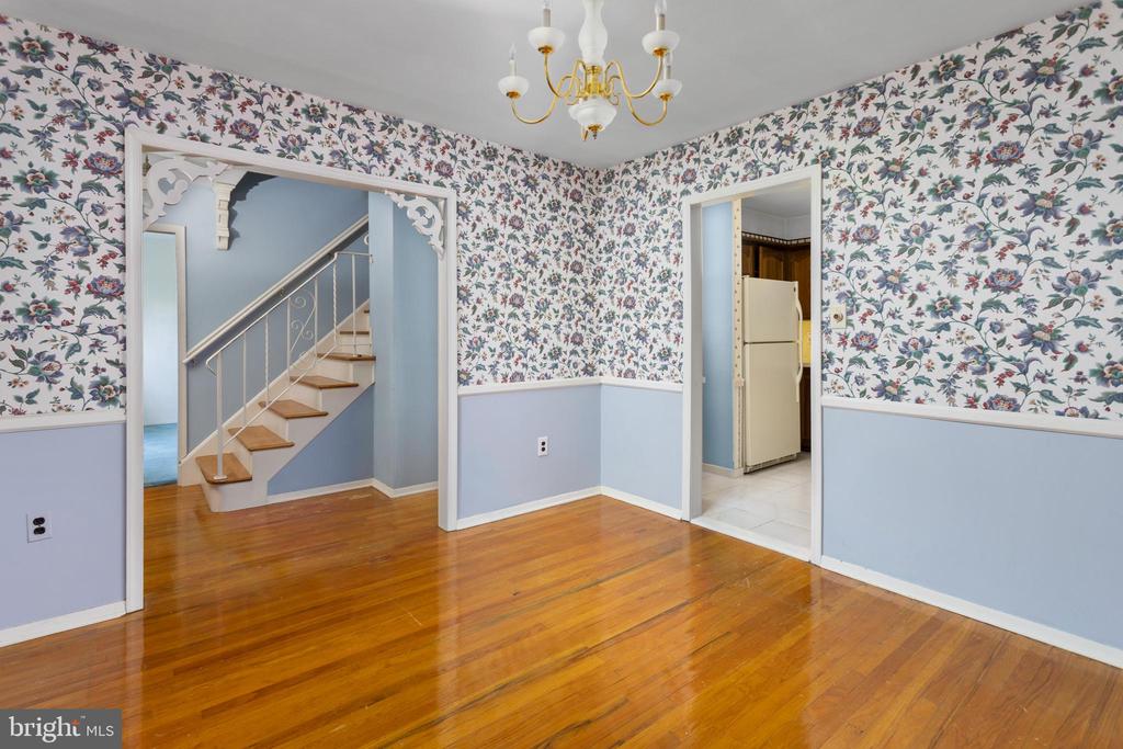 25 WALT WHITMAN WAY