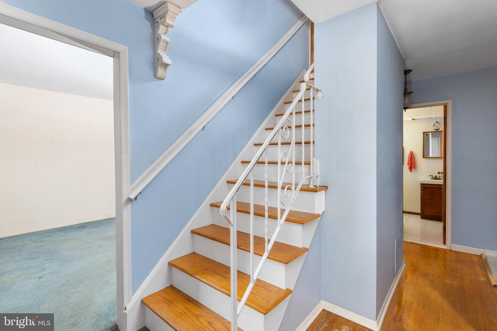 25 WALT WHITMAN WAY