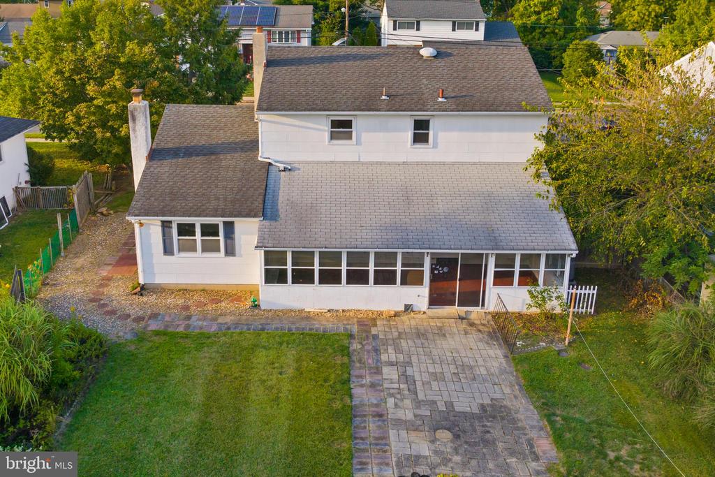25 WALT WHITMAN WAY