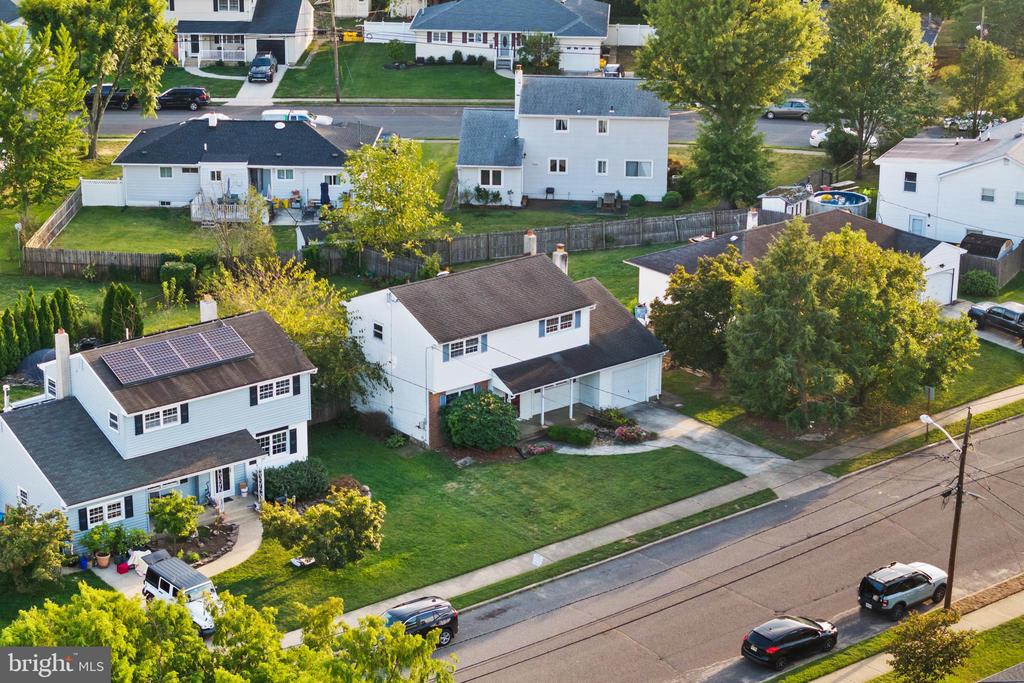 25 WALT WHITMAN WAY