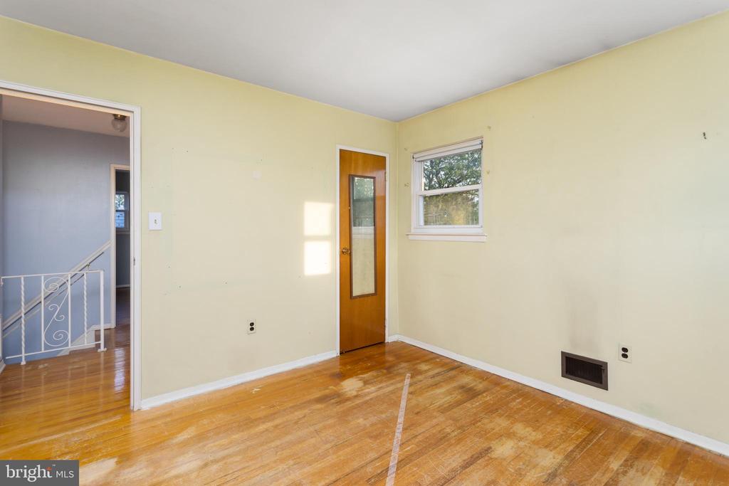25 WALT WHITMAN WAY