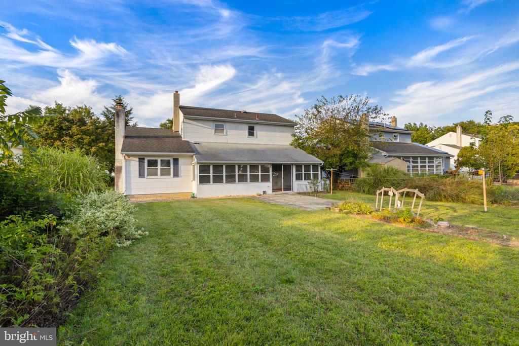 25 WALT WHITMAN WAY