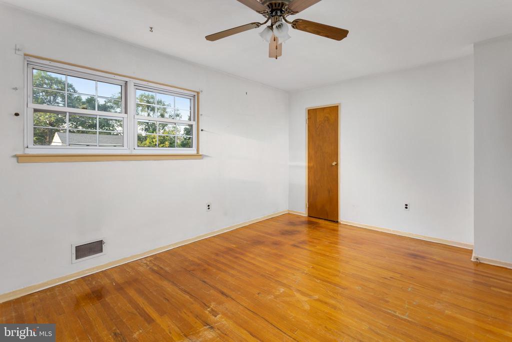 25 WALT WHITMAN WAY