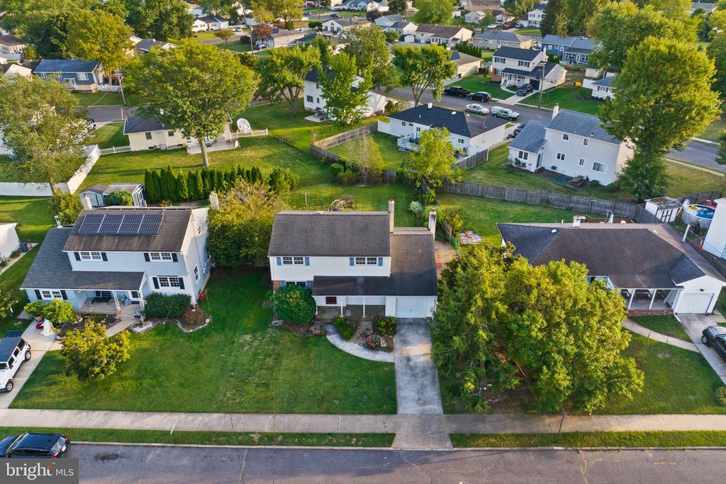25 WALT WHITMAN WAY