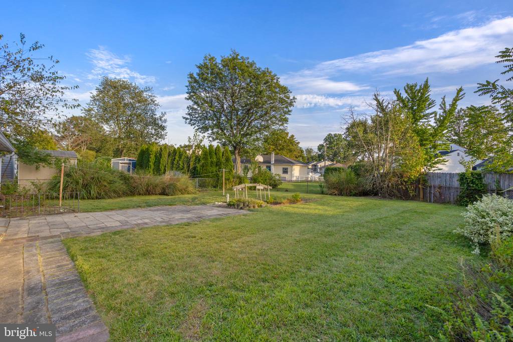 25 WALT WHITMAN WAY