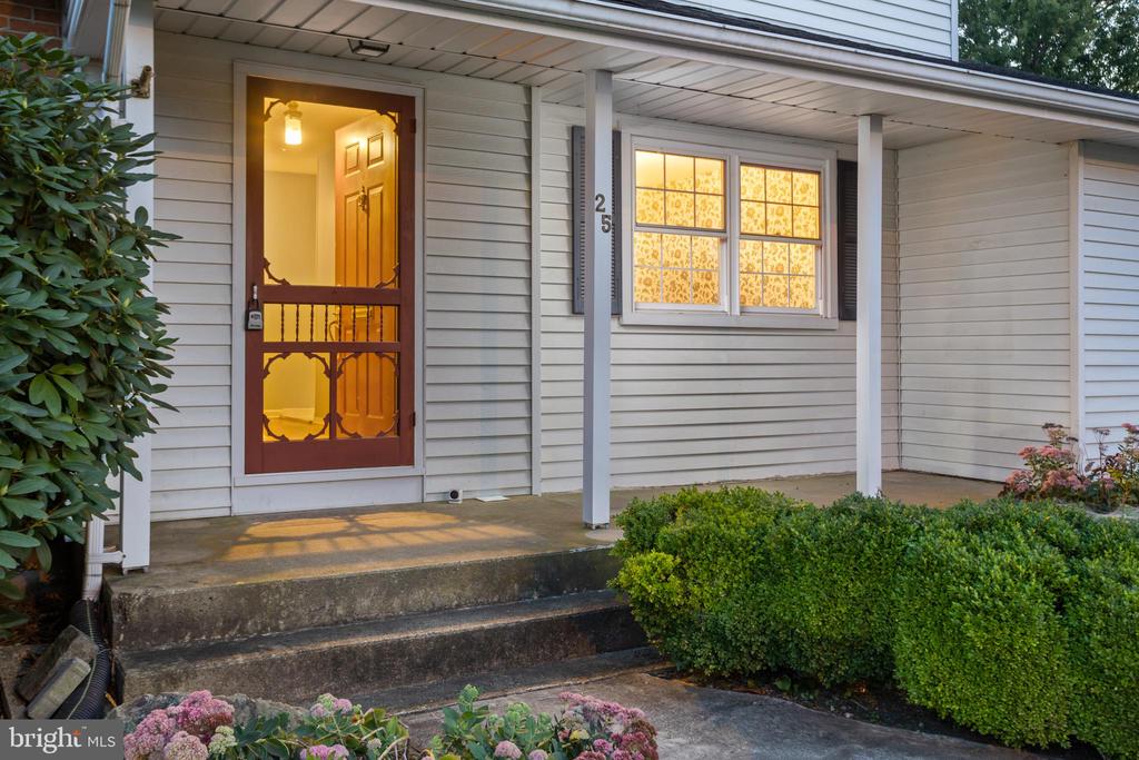 25 WALT WHITMAN WAY