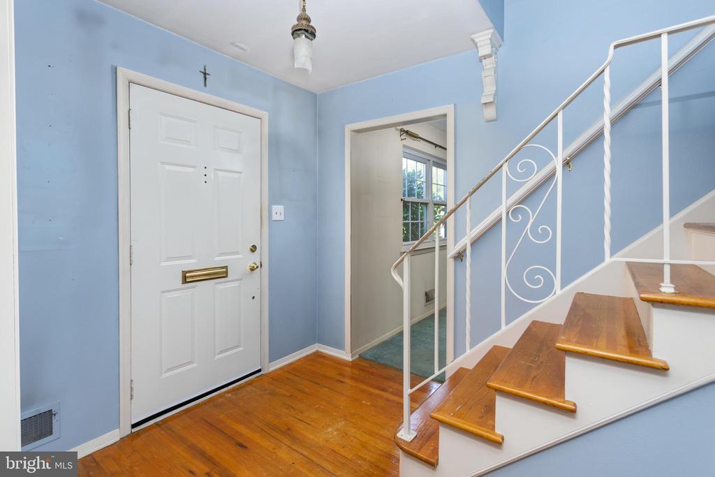 25 WALT WHITMAN WAY