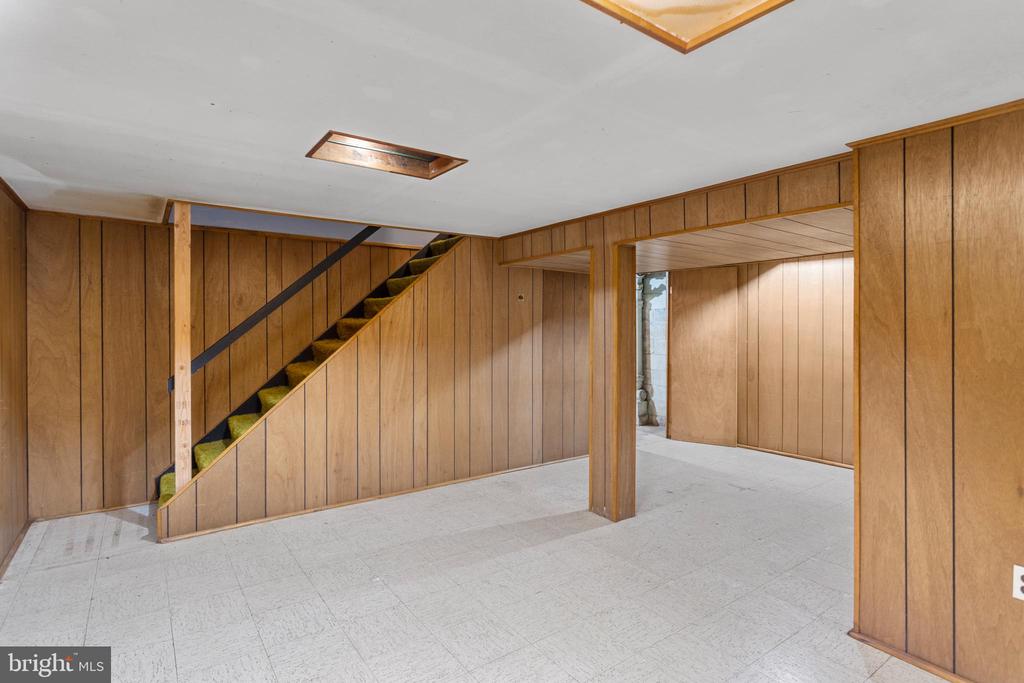 25 WALT WHITMAN WAY