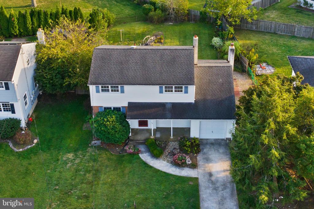 25 WALT WHITMAN WAY