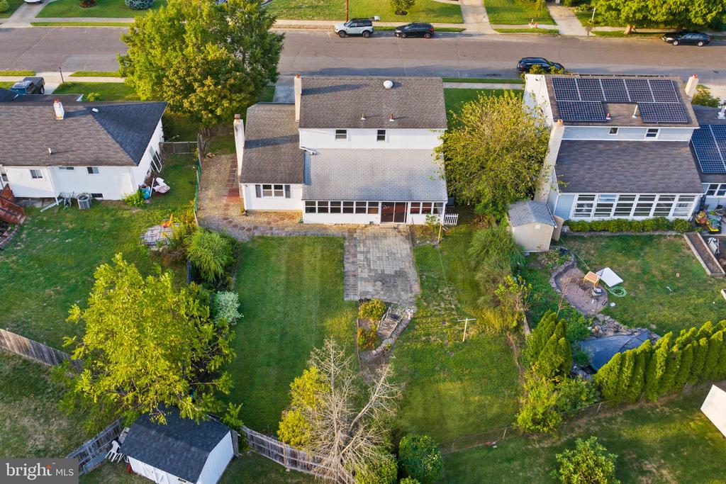25 WALT WHITMAN WAY