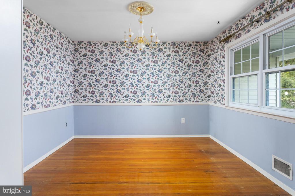 25 WALT WHITMAN WAY