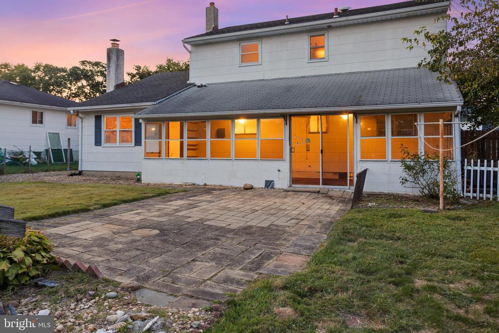 25 WALT WHITMAN WAY