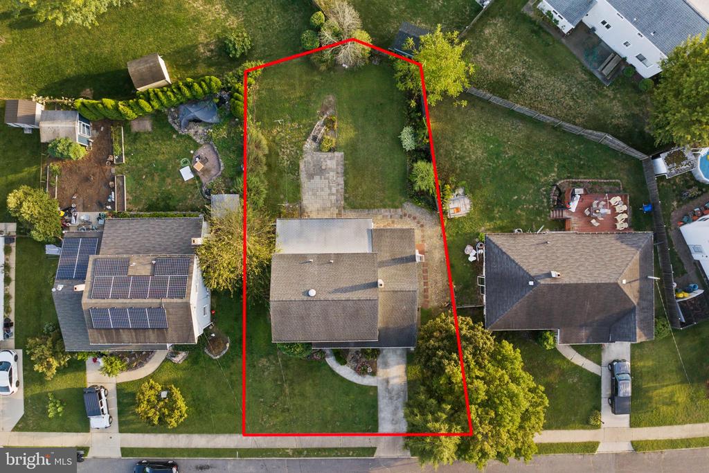 25 WALT WHITMAN WAY