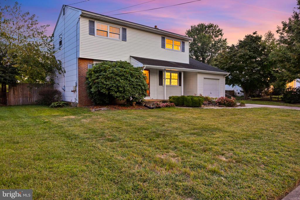 25 WALT WHITMAN WAY