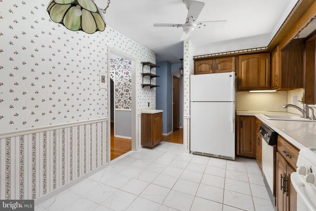 25 WALT WHITMAN WAY